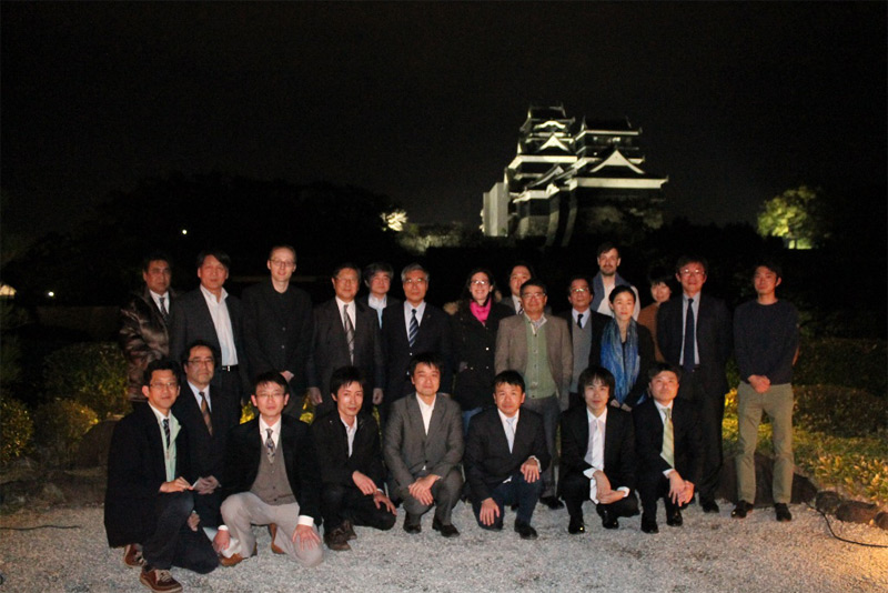 Participants of the Gala Diner in front of the castel of Kumamoto